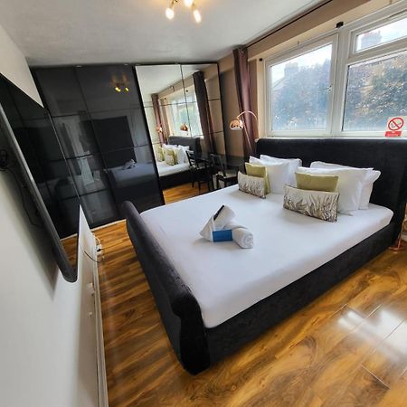 R3 Superking Sized Bed & 75" Tv On The Wall In Clapham Lägenhet London Exteriör bild