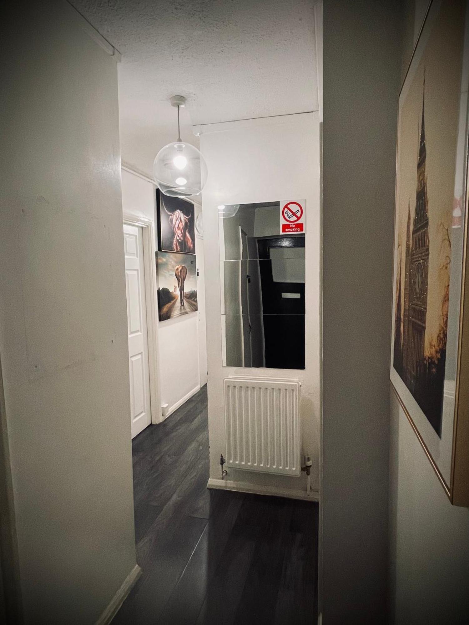 R3 Superking Sized Bed & 75" Tv On The Wall In Clapham Lägenhet London Exteriör bild