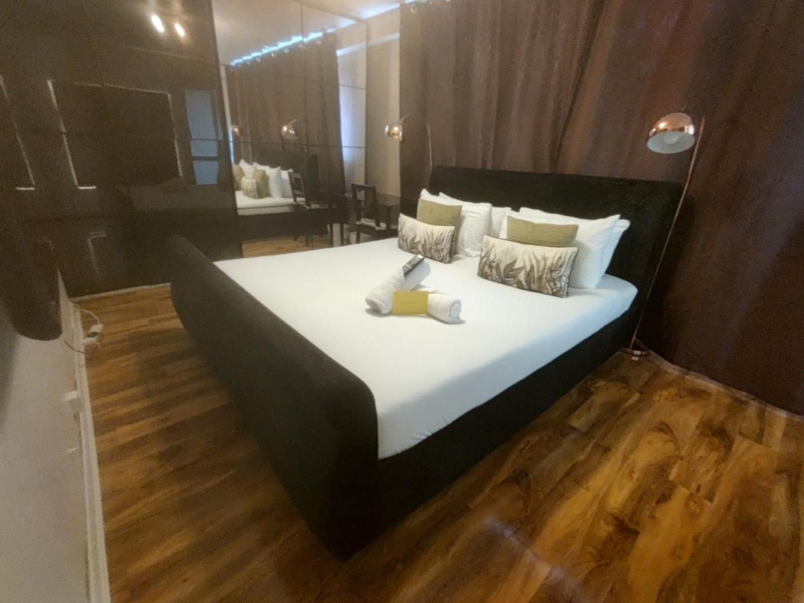 R3 Superking Sized Bed & 75" Tv On The Wall In Clapham Lägenhet London Exteriör bild